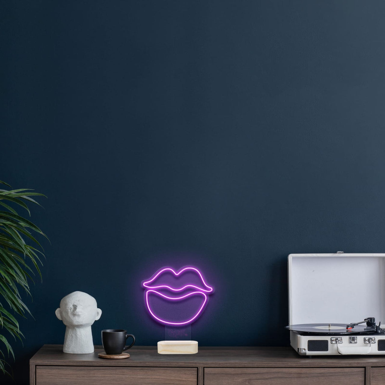 "Bratz Lips on Stand" LED Neon by Bratz